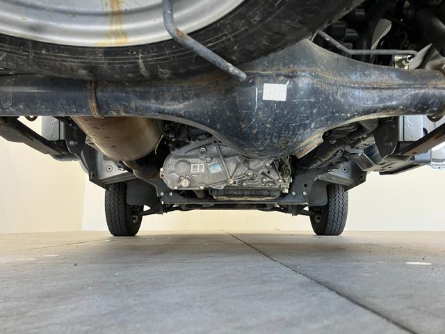 ハイゼットトラックジャンボＳＡ３ｔ　４ＷＤ　ＡＴ車　キーレス　パワーウインドウ衝突被害軽減ブレーキ　スマアシ３ｔ　リヤーコーナーセンサー　ＣＤステレオ　ＬＥＤヘッドライト　パワーウインドウ　荷台作業灯　マニュアルレベリング　キーレスエントリー　パートタイム４ＷＤ　ＡＴ車（滋賀県）の中古車