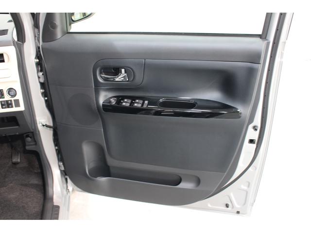 ムーヴキャンバスｇブラックインテリアｖｓ ｓａ３ 届出済未使用車追突被害軽減ブレーキ オートエアコン オートライト ｌｅｄヘッドライト プッシュボタンスタート キーフリーシステム 運転席シートヒーター 両側電動スライドドア パノラマモニター対応 ２トーンカラー