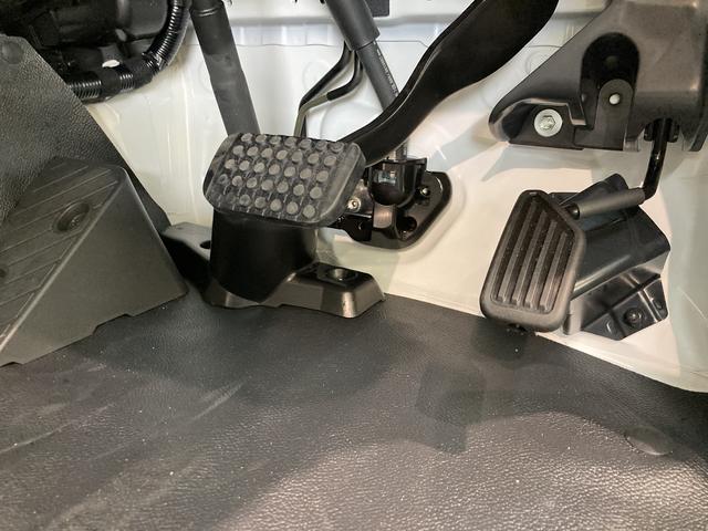 ハイゼットトラックスタンダード　ＣＶＴ　ＡＭ／ＦＭラジオ　届出済未使用車衝突被害軽減ブレーキ　コーナーセンサー　２ＷＤ　ＣＶＴ　ＡＭ／ＦＭラジオ　オートライト　マニュアルエアコン　マニュアルレベリング　届出済未使用車（滋賀県）の中古車