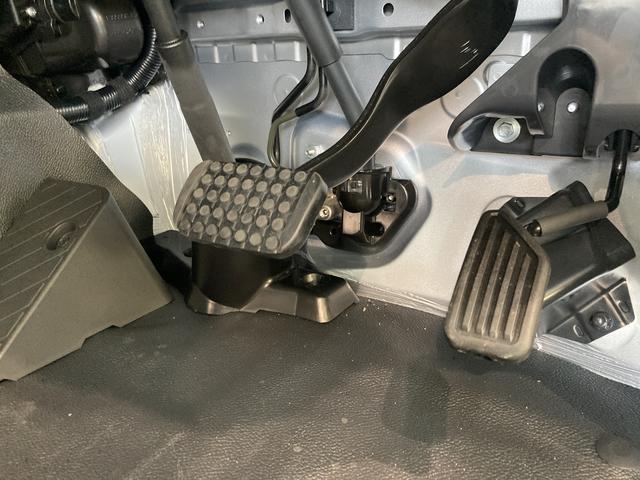 ハイゼットトラックスタンダード　電子制御式４ＷＤ　ＣＶＴ　届出済未使用車衝突被害軽減ブレーキ　コーナーセンサー　電子制御式４ＷＤ　ＣＶＴ　ＡＭ／ＦＭラジオ　マニュアルエアコン　マニュアルレベリング　オートライト　エコアイドル　届出済未使用車（滋賀県）の中古車