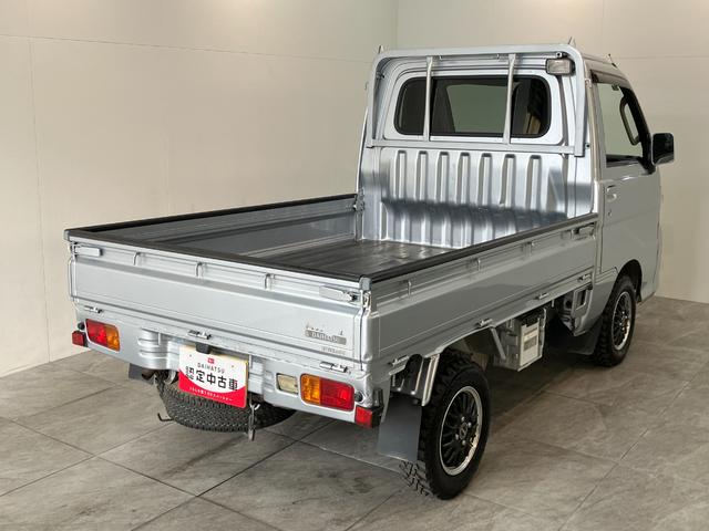 ハイゼットトラックＥＸＴ　４ＷＤ　ＡＴ車　キーレス　パワーウインドウ荷台作業灯　ＣＤステレオ　リヤ４枚リーフスプリング（滋賀県）の中古車