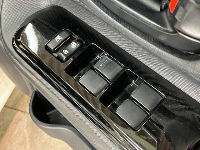 アクアＳスタイルブラック　ワンセグナビ　バックカメラ追突被害軽減ブレーキ　ＴＳＳ　スマートキー　オートエアコン　ワンセグナビ　Ｂｌｕｅｔｏｏｔｈ　ＡＵＸ端子　バックカメラ（滋賀県）の中古車