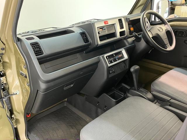 ハイゼットトラックスタンダード　４ＷＤ　ＡＴ車　走行２千キロ台テールゲートチェーン　荷台ゴムマット　ＡＭ／ＦＭステレオ（滋賀県）の中古車