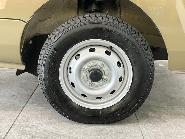 ハイゼットトラックスタンダード　４ＷＤ　ＡＴ車　走行２千キロ台テールゲートチェーン　荷台ゴムマット　ＡＭ／ＦＭステレオ（滋賀県）の中古車