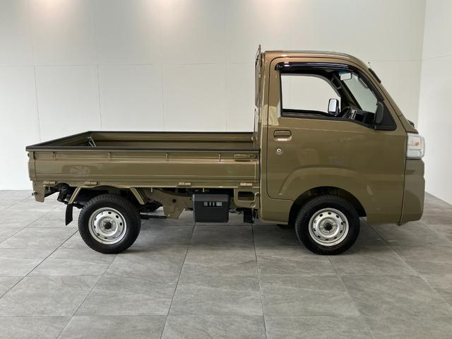 ハイゼットトラックスタンダード　４ＷＤ　ＡＴ車　走行２千キロ台テールゲートチェーン　荷台ゴムマット　ＡＭ／ＦＭステレオ（滋賀県）の中古車