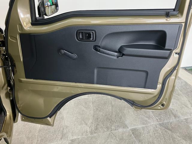 ハイゼットトラックスタンダード　４ＷＤ　ＡＴ車　走行２千キロ台テールゲートチェーン　荷台ゴムマット　ＡＭ／ＦＭステレオ（滋賀県）の中古車
