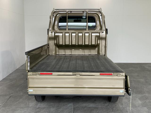 ハイゼットトラックスタンダード　４ＷＤ　ＡＴ車　走行２千キロ台テールゲートチェーン　荷台ゴムマット　ＡＭ／ＦＭステレオ（滋賀県）の中古車