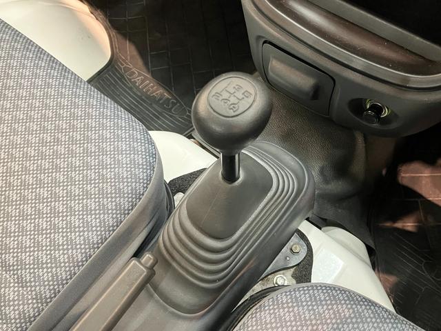 ハイゼットトラックエアコン・パワステ　スペシャル　４ＷＤ　５ＭＴ　走行４万Ｋ台４ＷＤ　５ＭＴ　ＡＭ／ＦＭラジオ　マニュアルエアコン　マニュアルレベリング　テールゲートチェーン　ゲートプロテクター（滋賀県）の中古車