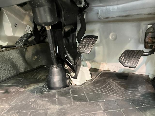 ハイゼットトラックエアコン・パワステ　スペシャル　４ＷＤ　５ＭＴ　走行４万Ｋ台４ＷＤ　５ＭＴ　ＡＭ／ＦＭラジオ　マニュアルエアコン　マニュアルレベリング　テールゲートチェーン　ゲートプロテクター（滋賀県）の中古車
