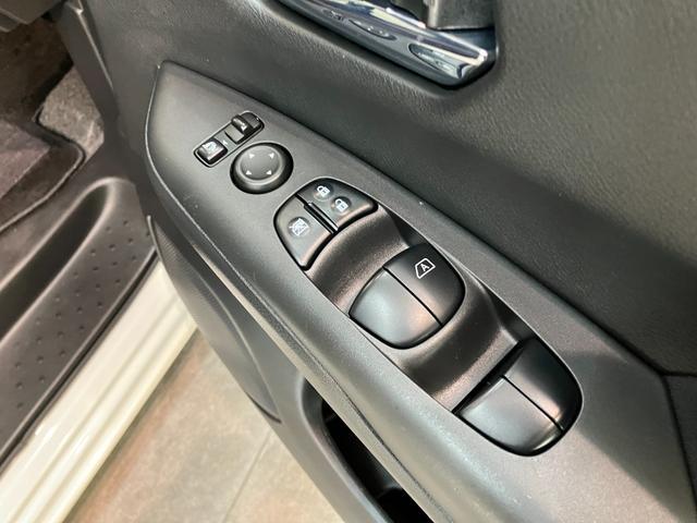 セレナハイウェイスターＶセレクション２　９型ナビ　プロパイロット追突被害軽減ブレーキ　コーナーセンサー　ＬＥＤ　スマートキー　両側電動スライドドア　レーダークルーズコントロール　プロパイロット　９型ナビ　フリップダウンモニター　パノラマカメラ　駐車支援システム（滋賀県）の中古車