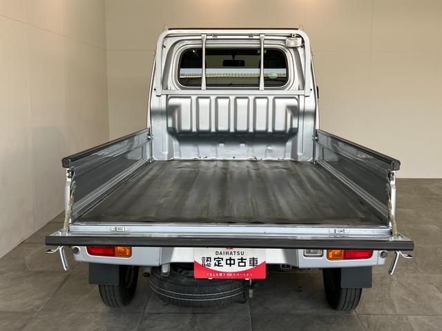 ハイゼットトラックＥＸＴ　４ＷＤ　ＡＴ車　キーレス　走行２万４千キロ弱キーレス　荷台作業灯　パートタイム４ＷＤ　パワーウインドウ　ＣＤステレオ　リヤ４枚リーフスプリング（滋賀県）の中古車