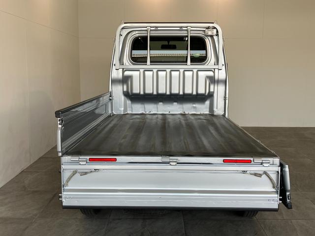 ハイゼットトラックＥＸＴ　４ＷＤ　ＡＴ車　キーレス　走行２万４千キロ弱キーレス　荷台作業灯　パートタイム４ＷＤ　パワーウインドウ　ＣＤステレオ　リヤ４枚リーフスプリング（滋賀県）の中古車