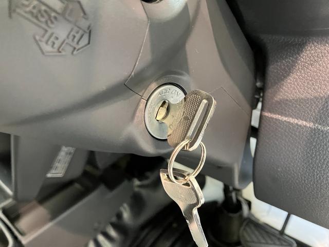 ミニキャブトラックＭ　走行５千キロ弱　２ＷＤ　ＡＴ車エアコン　パワステ　２ＷＤ　３ＡＴ車（滋賀県）の中古車