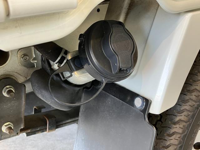 ミニキャブトラックＭ　走行５千キロ弱　２ＷＤ　ＡＴ車エアコン　パワステ　２ＷＤ　３ＡＴ車（滋賀県）の中古車