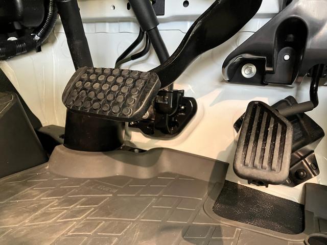 ハイゼットトラックジャンボエクストラ　４ＷＤ　ＬＥＤヘッドライト　スマートキー衝突被害軽減ブレーキ　コーナーセンサー　電子制御式４ＷＤ　ＣＶＴ　ＬＥＤヘッドライト　オートライト　スマートキー　スーパーデフロック　パワーウインドウ　マニュアルエアコン　エコアイドル（滋賀県）の中古車