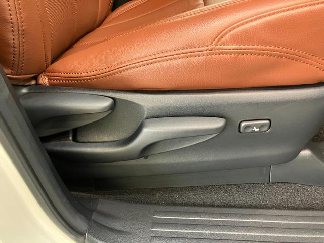 ランドクルーザープラドＴＸ　ディーゼル車　ナビ　パノラマカメラ　レーダークルコン追突被害軽減ブレーキ　ＴＳＳ　４ＷＤ　デフロック　ＭＯＮＳＴＡタイヤ　レーダークルーズコントロール　ナビ　Ｂｌｕｅｔｏｏｔｈ　ＵＳＢ　パノラマカメラ　ドラレコ　ＥＴＣ２．０　サンルーフ（滋賀県）の中古車