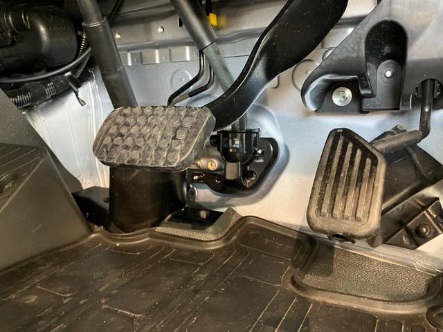 ハイゼットトラックジャンボ　４ＷＤ　ＡＴ車　走行２万６千キロ　車検整備付パートタイム４ＷＤ　荷台作業灯　キーレス　パワーウインドウ　ＡＴ車　エアコン　パワステ　リヤ４枚リーフスプリング　ＣＤステレオ（滋賀県）の中古車