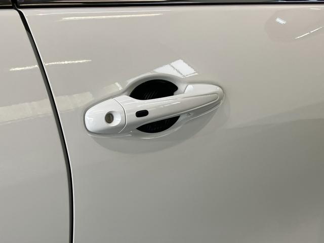 ハイラックスＺ　ＧＲスポーツ　走行２千キロ　ナビ　パノラマカメラ追突被害軽減ブレーキ　ＴＳＳ　コーナーセンサー　４ＷＤ　デフロック　スマートキー　ＬＥＤ　　クルーズコントロール　ナビ　Ｂｌｕｅｔｏｏｔｈ　ＵＳＢ　パノラマカメラ（滋賀県）の中古車
