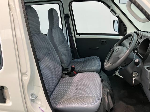 ハイゼットカーゴスペシャル　４ＷＤ　５ＭＴ　走行１万８千キロ　車検整備付パートタイム４ＷＤ　５ＭＴ車　ＡＭ／ＦＭステレオ（滋賀県）の中古車