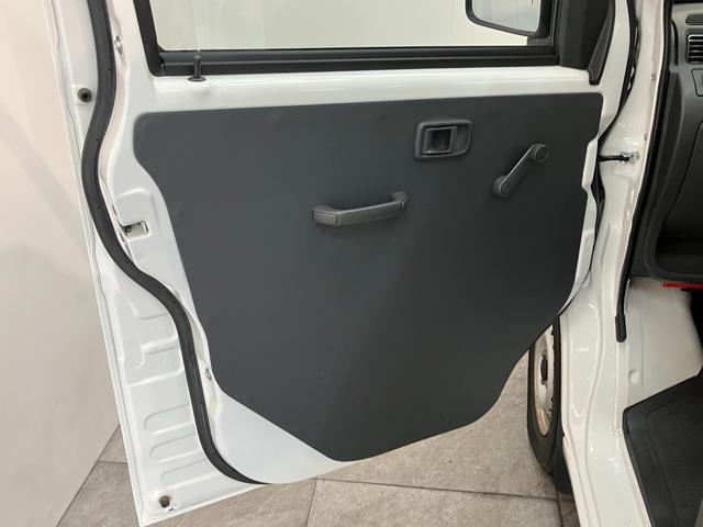 ハイゼットカーゴスペシャル　４ＷＤ　５ＭＴ　走行１万８千キロ　車検整備付パートタイム４ＷＤ　５ＭＴ車　ＡＭ／ＦＭステレオ（滋賀県）の中古車