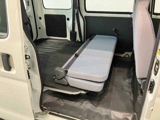 ハイゼットカーゴスペシャル　４ＷＤ　５ＭＴ　走行１万８千キロ　車検整備付パートタイム４ＷＤ　５ＭＴ車　ＡＭ／ＦＭステレオ（滋賀県）の中古車