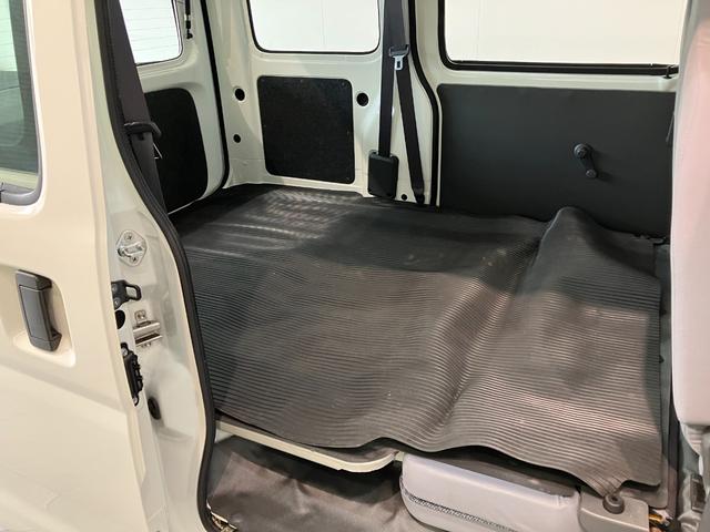 ハイゼットカーゴスペシャル　４ＷＤ　５ＭＴ　走行１万８千キロ　車検整備付パートタイム４ＷＤ　５ＭＴ車　ＡＭ／ＦＭステレオ（滋賀県）の中古車