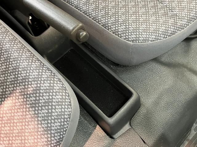 ハイゼットカーゴスペシャル　４ＷＤ　５ＭＴ　走行１万８千キロ　車検整備付パートタイム４ＷＤ　５ＭＴ車　ＡＭ／ＦＭステレオ（滋賀県）の中古車