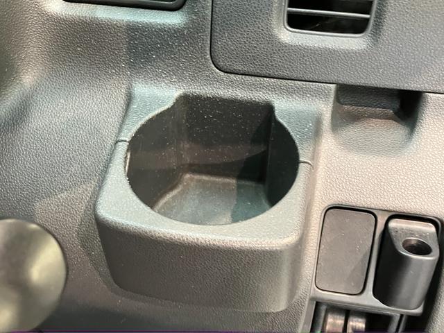 ハイゼットカーゴスペシャル　４ＷＤ　５ＭＴ　走行１万８千キロ　車検整備付パートタイム４ＷＤ　５ＭＴ車　ＡＭ／ＦＭステレオ（滋賀県）の中古車