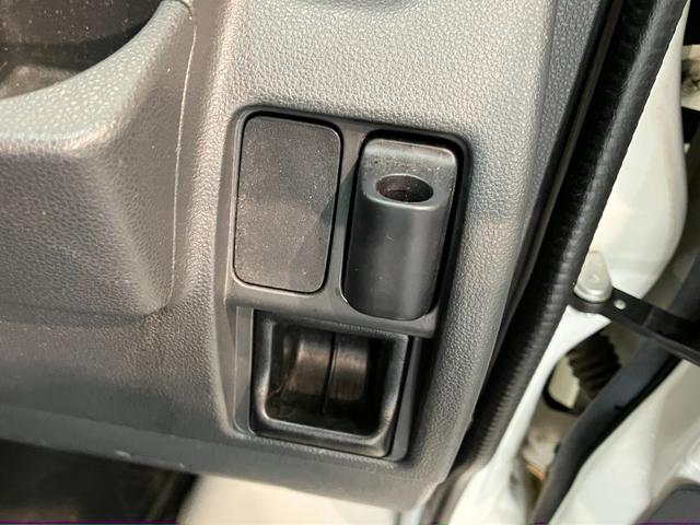 ハイゼットカーゴスペシャル　４ＷＤ　５ＭＴ　走行１万８千キロ　車検整備付パートタイム４ＷＤ　５ＭＴ車　ＡＭ／ＦＭステレオ（滋賀県）の中古車