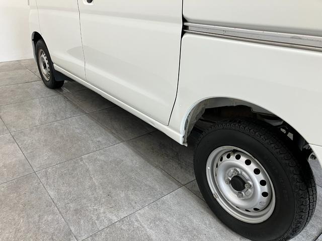 ハイゼットカーゴスペシャル　４ＷＤ　５ＭＴ　走行１万８千キロ　車検整備付パートタイム４ＷＤ　５ＭＴ車　ＡＭ／ＦＭステレオ（滋賀県）の中古車
