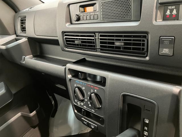 ハイゼットカーゴＤＸ　４ＷＤ　ＣＶＴ車　キーレス　前席パワーウインドウ追突被害軽減ブレーキ　スマアシ　コーナーセンサー　キーレス　前席パワーウインドウ　ＡＭ／ＦＭステレオ　両側スライドドア　パートタイム４ＷＤ（滋賀県）の中古車