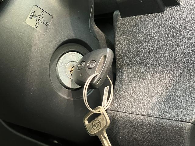 ハイゼットカーゴＤＸ　４ＷＤ　ＣＶＴ車　キーレス　前席パワーウインドウ追突被害軽減ブレーキ　スマアシ　コーナーセンサー　キーレス　前席パワーウインドウ　ＡＭ／ＦＭステレオ　両側スライドドア　パートタイム４ＷＤ　ドラレコ（滋賀県）の中古車