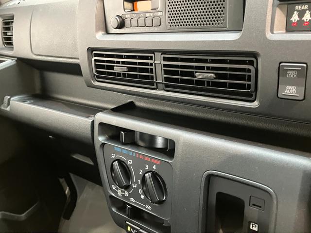 ハイゼットカーゴＤＸ　４ＷＤ　ＣＶＴ車　キーレス　前席パワーウインドウ追突被害軽減ブレーキ　スマアシ　コーナーセンサー　キーレス　前席パワーウインドウ　ＡＭ／ＦＭステレオ　両側スライドドア　パートタイム４ＷＤ　ドラレコ（滋賀県）の中古車