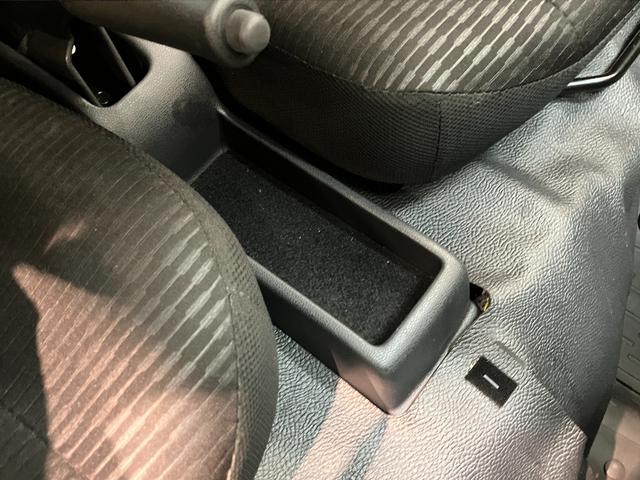 ハイゼットカーゴＤＸ　４ＷＤ　ＣＶＴ車　キーレス　前席パワーウインドウ追突被害軽減ブレーキ　スマアシ　コーナーセンサー　キーレス　前席パワーウインドウ　ＡＭ／ＦＭステレオ　両側スライドドア　パートタイム４ＷＤ　ドラレコ（滋賀県）の中古車