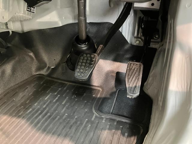 ハイゼットカーゴＤＸ　４ＷＤ　ＣＶＴ車　キーレス　前席パワーウインドウ追突被害軽減ブレーキ　スマアシ　コーナーセンサー　キーレス　前席パワーウインドウ　ＡＭ／ＦＭステレオ　両側スライドドア　パートタイム４ＷＤ　ドラレコ（滋賀県）の中古車