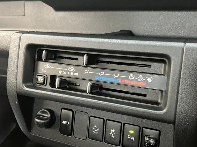ハイゼットトラックスタンダードＳＡ３ｔ　４ＷＤ　５ＭＴ　ＬＥＤヘッドライト衝突被害軽減ブレーキ　スマアシ３ｔ　コーナーセンサー　ＬＥＤヘッドライト　　パートタイム４ＷＤ　５ＭＴ車　ＡＭ／ＦＭラジオ（滋賀県）の中古車