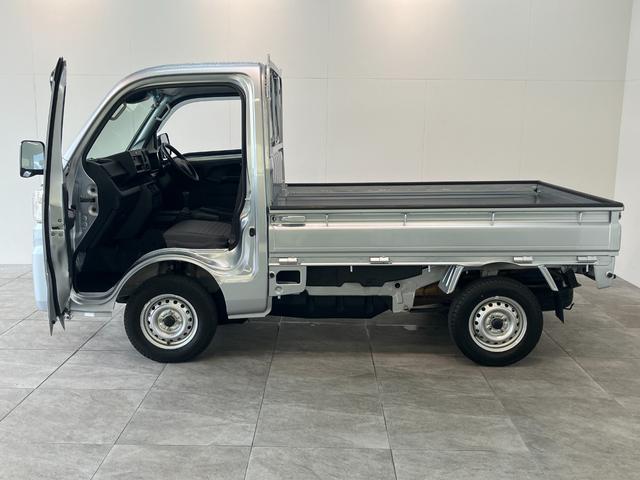 ハイゼットトラックスタンダードＳＡ３ｔ　４ＷＤ　５ＭＴ　ＬＥＤヘッドライト衝突被害軽減ブレーキ　スマアシ３ｔ　コーナーセンサー　ＬＥＤヘッドライト　　パートタイム４ＷＤ　５ＭＴ車　ＡＭ／ＦＭラジオ（滋賀県）の中古車