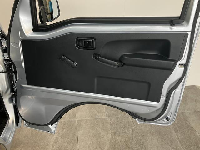 ハイゼットトラックスタンダードＳＡ３ｔ　４ＷＤ　５ＭＴ　ＬＥＤヘッドライト衝突被害軽減ブレーキ　スマアシ３ｔ　コーナーセンサー　ＬＥＤヘッドライト　　パートタイム４ＷＤ　５ＭＴ車　ＡＭ／ＦＭラジオ（滋賀県）の中古車