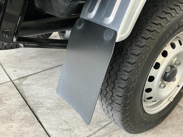 ハイゼットトラックスタンダードＳＡ３ｔ　４ＷＤ　５ＭＴ　ＬＥＤヘッドライト衝突被害軽減ブレーキ　スマアシ３ｔ　コーナーセンサー　ＬＥＤヘッドライト　　パートタイム４ＷＤ　５ＭＴ車　ＡＭ／ＦＭラジオ（滋賀県）の中古車