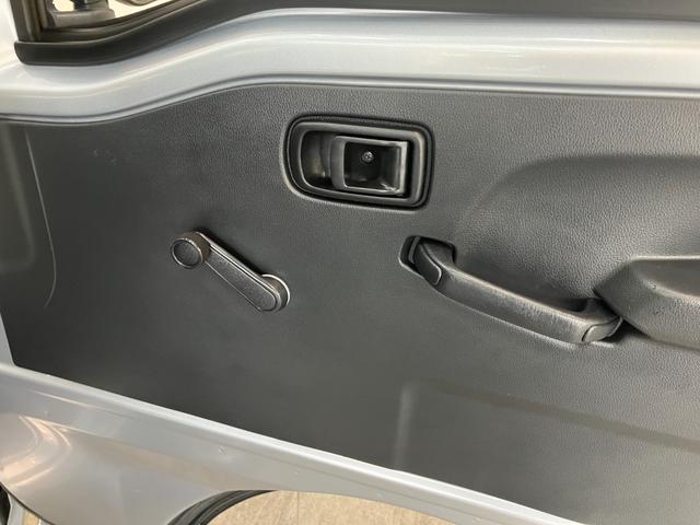 ハイゼットトラックスタンダードＳＡ３ｔ　４ＷＤ　５ＭＴ　ＬＥＤヘッドライト衝突被害軽減ブレーキ　スマアシ３ｔ　コーナーセンサー　ＬＥＤヘッドライト　　パートタイム４ＷＤ　５ＭＴ車　ＡＭ／ＦＭラジオ（滋賀県）の中古車