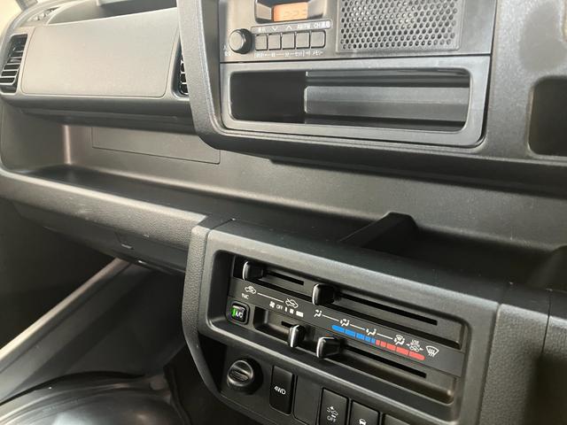 ハイゼットトラックスタンダードＳＡ３ｔ　４ＷＤ　５ＭＴ　ＬＥＤヘッドライト衝突被害軽減ブレーキ　スマアシ３ｔ　コーナーセンサー　ＬＥＤヘッドライト　　パートタイム４ＷＤ　５ＭＴ車　ＡＭ／ＦＭラジオ（滋賀県）の中古車