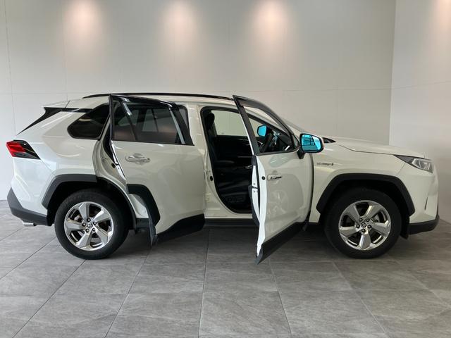 ＲＡＶ４ハイブリッドＧ　４ＷＤ　９型ナビ　バックカメラ　ドラレコ衝突被害軽減ブレーキ　コーナーセンサー　９インチフルセグナビ　バックカメラ　ドラレコ　レーダークルーズコントロール　パワーバックドア　運転席側パワーシート　ＬＥＤ　オートライト　スマートキー（滋賀県）の中古車