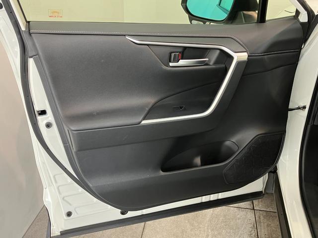 ＲＡＶ４ハイブリッドＧ　４ＷＤ　９型ナビ　バックカメラ　ドラレコ衝突被害軽減ブレーキ　コーナーセンサー　９インチフルセグナビ　バックカメラ　ドラレコ　レーダークルーズコントロール　パワーバックドア　運転席側パワーシート　ＬＥＤ　オートライト　スマートキー（滋賀県）の中古車