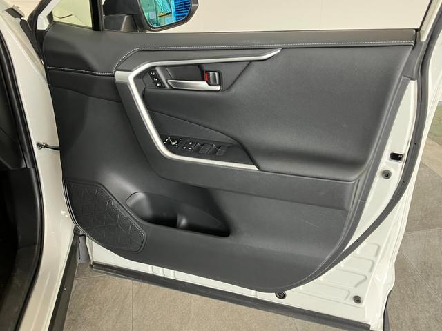 ＲＡＶ４ハイブリッドＧ　４ＷＤ　９型ナビ　バックカメラ　ドラレコ衝突被害軽減ブレーキ　コーナーセンサー　９インチフルセグナビ　バックカメラ　ドラレコ　レーダークルーズコントロール　パワーバックドア　運転席側パワーシート　ＬＥＤ　オートライト　スマートキー（滋賀県）の中古車