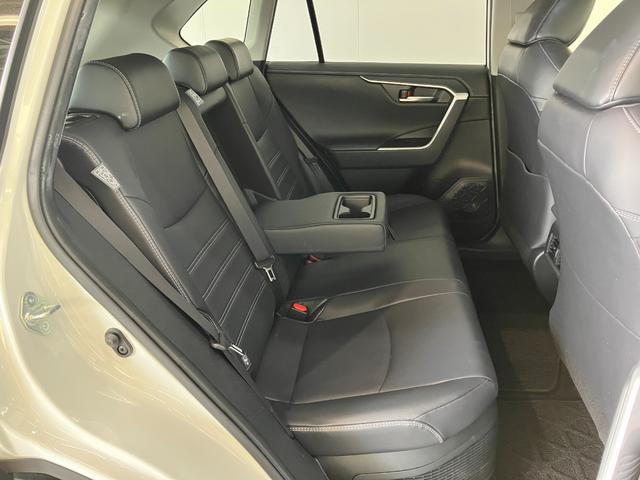 ＲＡＶ４ハイブリッドＧ　４ＷＤ　９型ナビ　バックカメラ　ドラレコ衝突被害軽減ブレーキ　コーナーセンサー　９インチフルセグナビ　バックカメラ　ドラレコ　レーダークルーズコントロール　パワーバックドア　運転席側パワーシート　ＬＥＤ　オートライト　スマートキー（滋賀県）の中古車