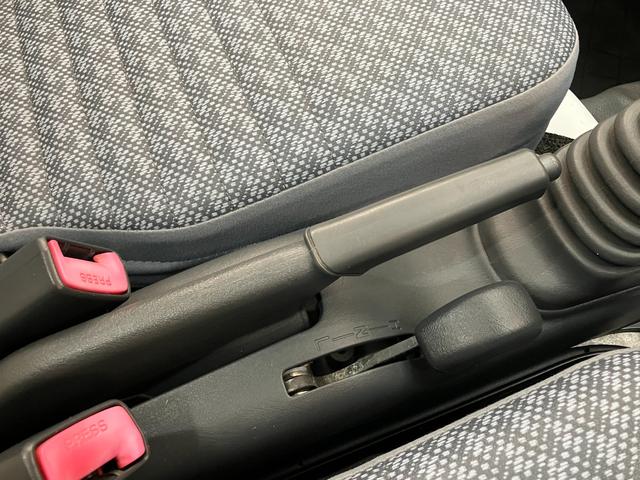 ハイゼットトラック農用スペシャル　４ＷＤ　５ＭＴ　走行４万キロ台エアコン　パワステ　パートタイム４ＷＤ　５ＭＴ車　Ｈｉ−Ｌｏ切替　荷台作業灯　ＡＭ／ＦＭラジオ（滋賀県）の中古車