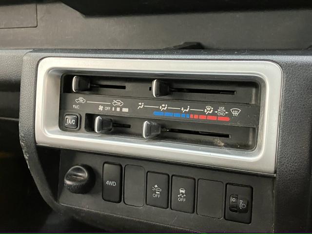 ハイゼットトラックスタンダードＳＡ３ｔ　４ＷＤ　ＡＴ車　キーレス　ＬＥＤ追突被害軽減ブレーキ　スマアシ３ｔ　ＬＥＤライト　荷台作業灯　キーレス　パワーウインドウ　パートタイム４ＷＤ　ＡＭ／ＦＭステレオ（滋賀県）の中古車