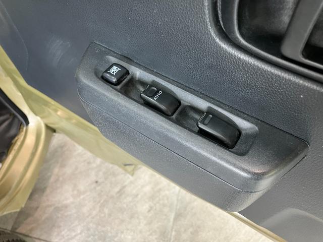 ハイゼットトラックスタンダードＳＡ３ｔ　４ＷＤ　ＡＴ車　キーレス　ＬＥＤ追突被害軽減ブレーキ　スマアシ３ｔ　ＬＥＤライト　荷台作業灯　キーレス　パワーウインドウ　パートタイム４ＷＤ　ＡＭ／ＦＭステレオ（滋賀県）の中古車