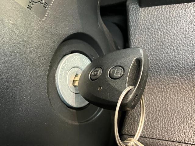 ハイゼットカーゴＤＸ　４ＷＤ　ＣＶＴ　コーナーセンサー　キーレス　ドラレコ追突被害軽減ブレーキ　スマアシ　コーナーセンサー　キーレス　パートタイム４ＷＤ　前席パワーウインドウ　リヤヒーターダクト　ドラレコ（滋賀県）の中古車