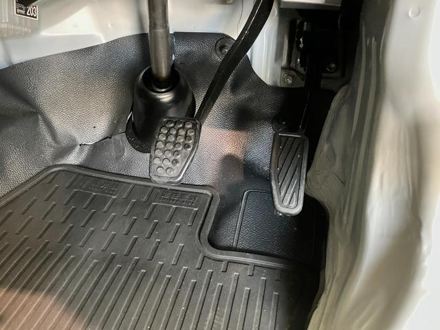 ハイゼットカーゴＤＸ　４ＷＤ　ＣＶＴ　コーナーセンサー　キーレス　ドラレコ追突被害軽減ブレーキ　スマアシ　コーナーセンサー　キーレス　パートタイム４ＷＤ　前席パワーウインドウ　リヤヒーターダクト　ドラレコ（滋賀県）の中古車